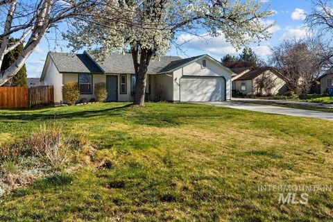 Photo of 3366 E Aubrietta Ct, Boise, ID 83716 (MLS # 98979861)