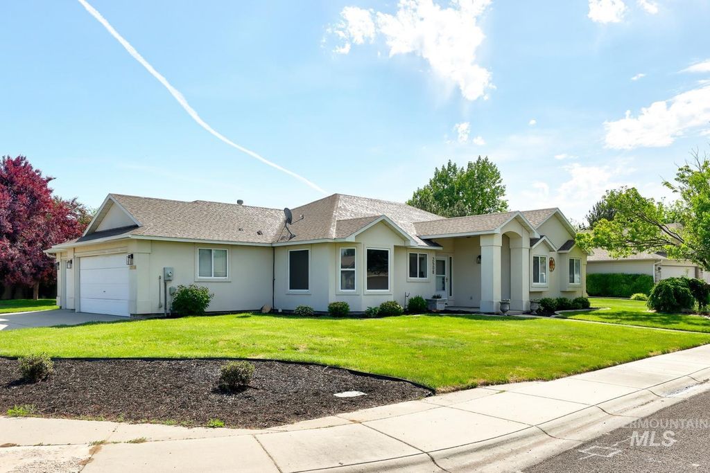 Photo of 2508 S Chicago St, Nampa, ID 83686 (MLS # 98985934)