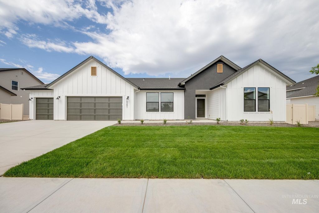 Photo of 2939 N Schimigadoon Way, Eagle, ID 83616 (MLS # 98974760)