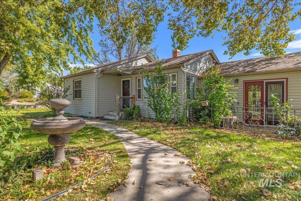 Photo of 1010 N 7th St, Parma, ID 83660 (MLS # 98999388)
