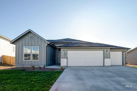 Photo of 861 Strike Eagle St, Mountain Home, ID 83647 (MLS # 98960874)