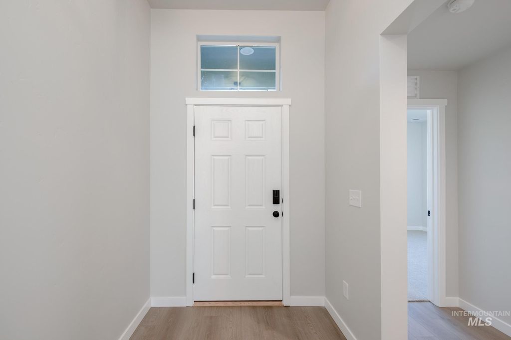 Photo of 861 Strike Eagle St, Mountain Home, ID 83647 (MLS # 98960874)