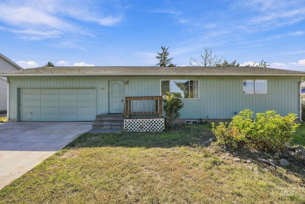 Photo of 2006 Powers Drive, Lewiston, ID 83501 (MLS # 99002781)