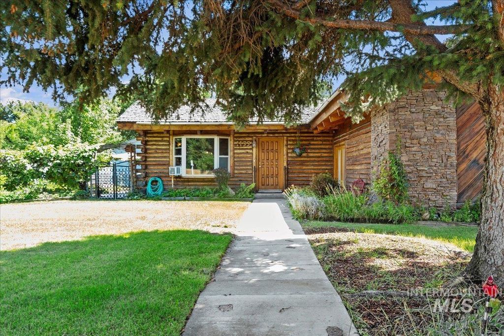 Photo of 1155 E Victory Rd, Boise, ID 83706 (MLS # 98968947)