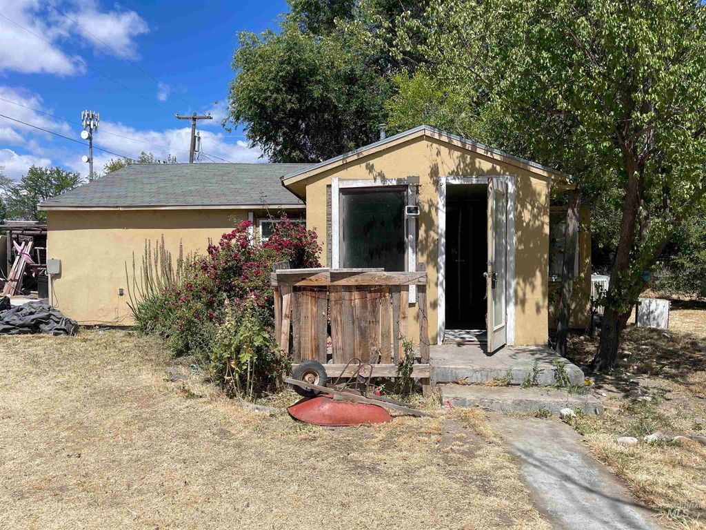 Photo of 307 S 1st St, Parma, ID 83660 (MLS # 98990052)