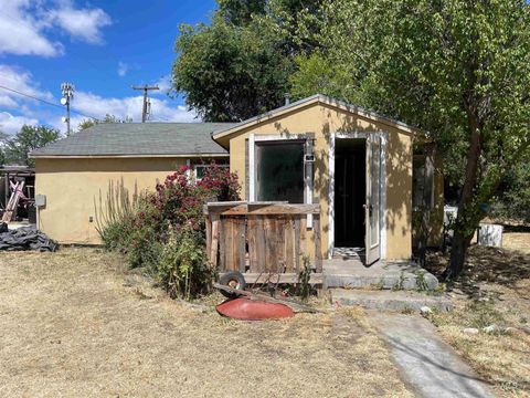 Photo of 307 S 1st St, Parma, ID 83660 (MLS # 98990052)