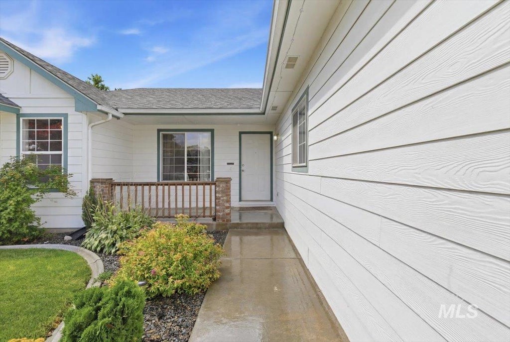 Photo of 7373 Edgebrook Dr, Nampa, ID 83687 (MLS # 98990722)