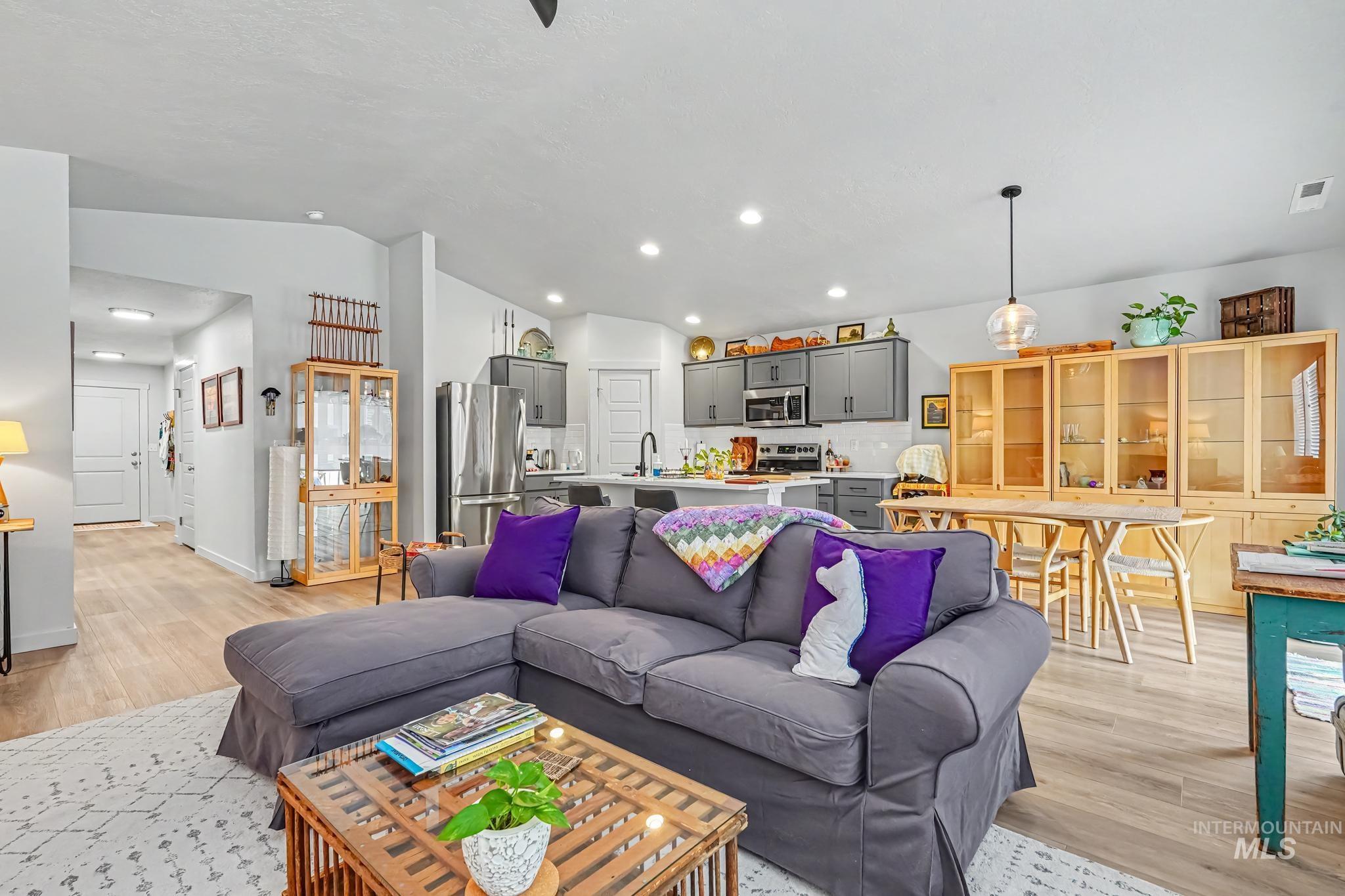 238 S Riggs Spring Ave
