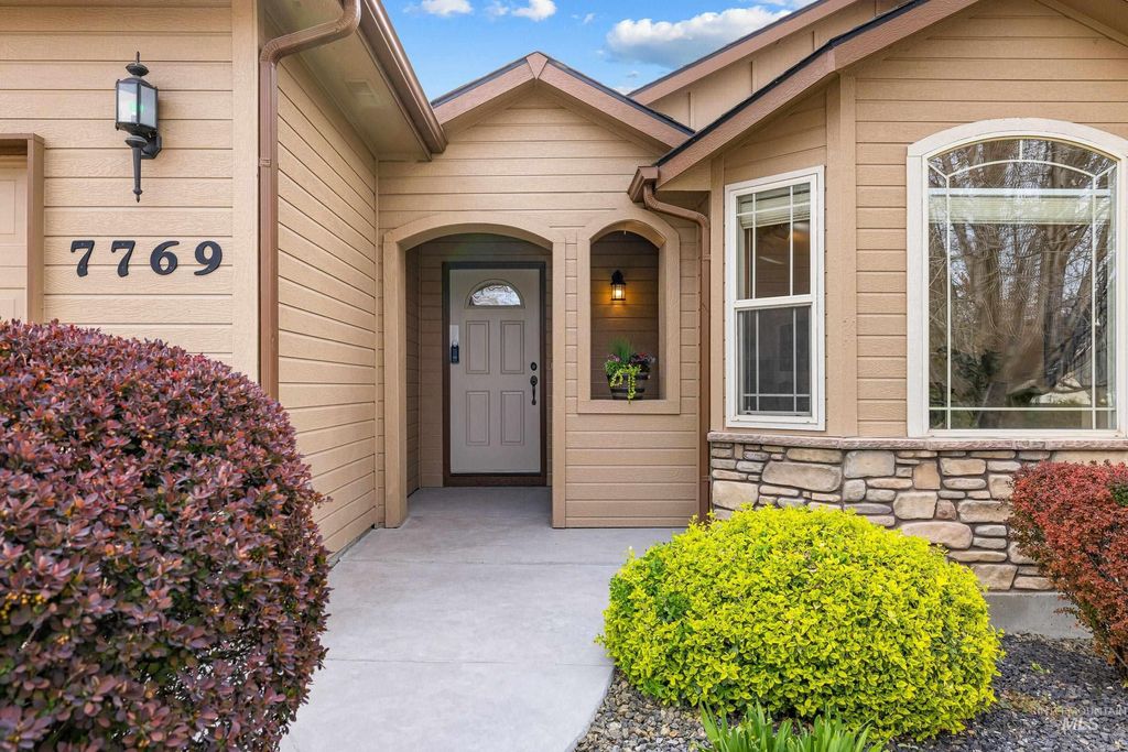 Photo of 7769 W Estrella Dr, Boise, ID 83709 (MLS # 98980249)