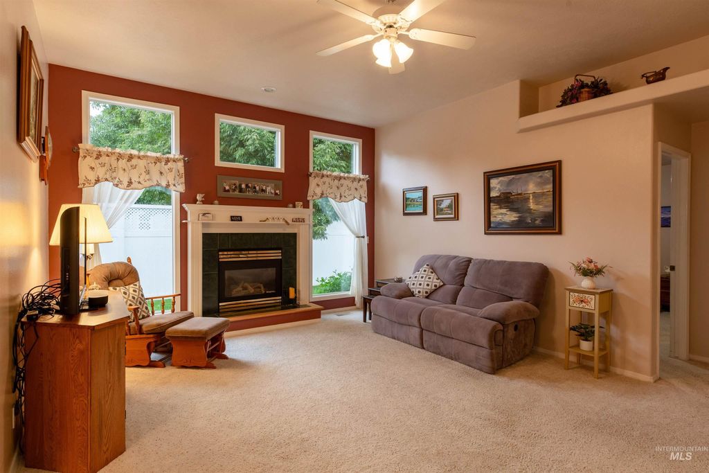Photo of 194 E Carmel Dr, Meridian, ID 83646 (MLS # 98963691)