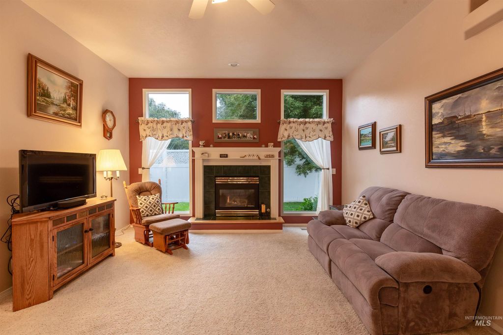 Photo of 194 E Carmel Dr, Meridian, ID 83646 (MLS # 98963691)