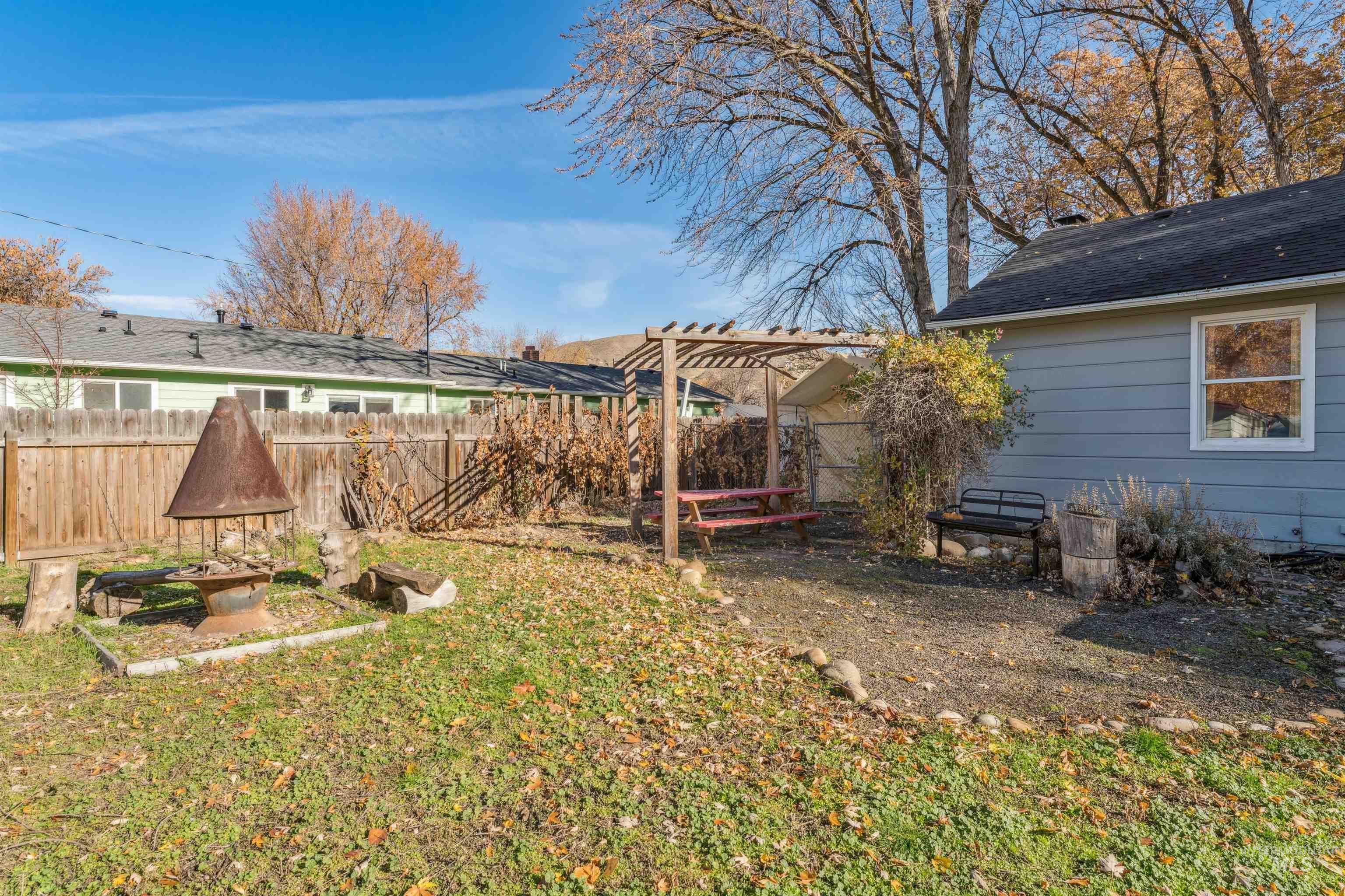 View of yard featuring a pergola