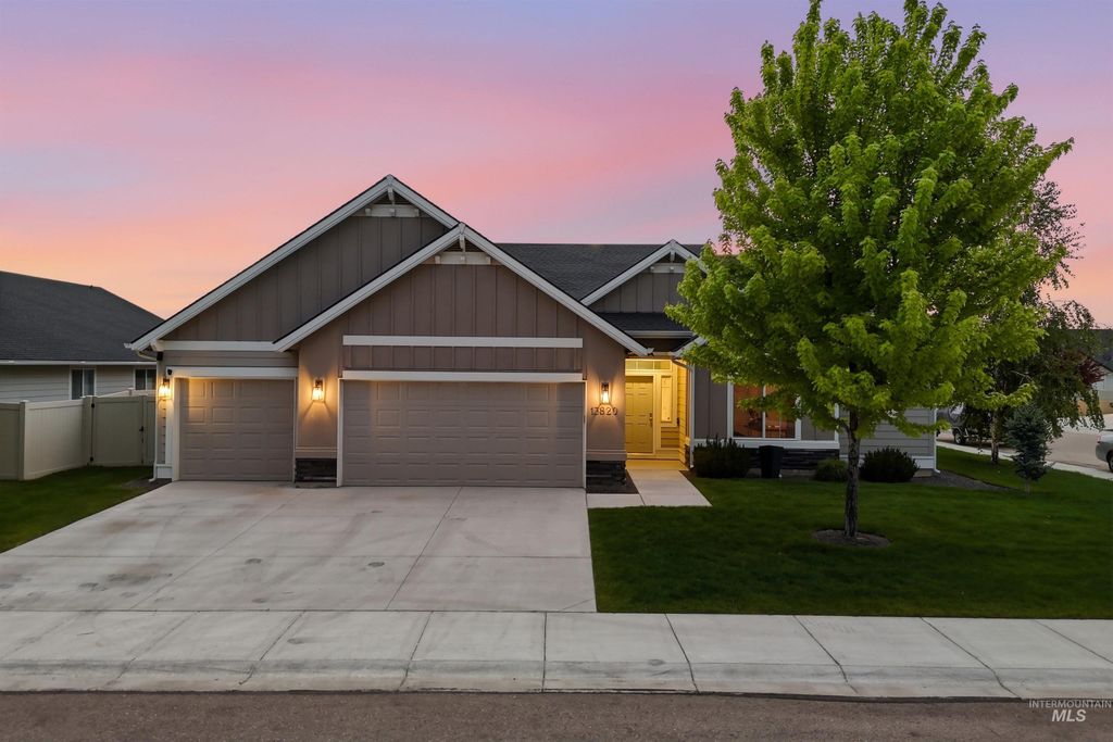 Photo of 13820 S Baroque Ave, Nampa, ID 83651 (MLS # 98986409)