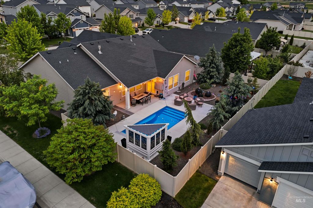 Photo of 13820 S Baroque Ave, Nampa, ID 83651 (MLS # 98986409)