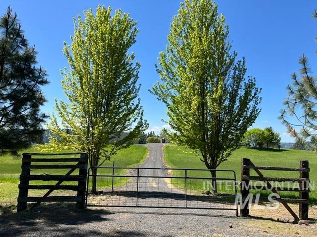 Photo of 4724 Upper Fords Creek Road, Orofino, ID 83544 (MLS # 98990021)