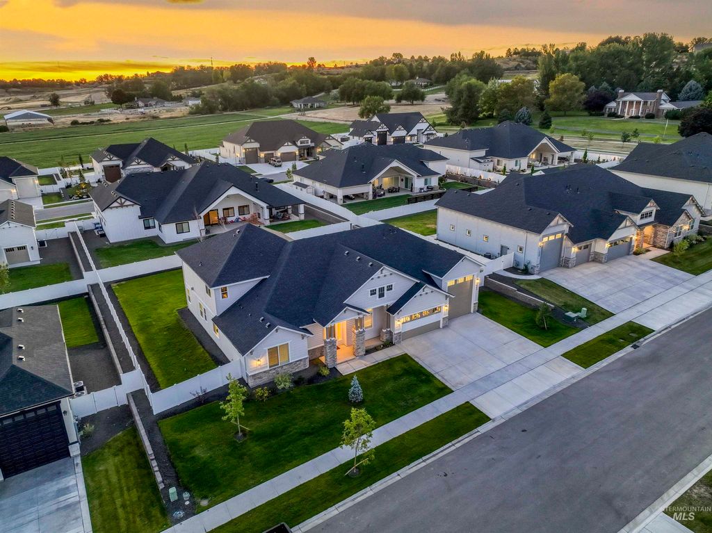 Photo of 2941 N Staghaven Ave, Star, ID 83669 (MLS # 98977551)