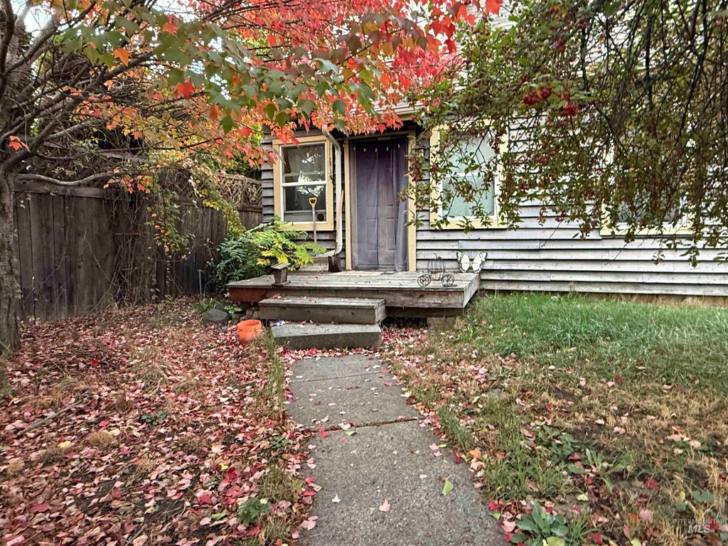 Photo of 340 E E St, Moscow, ID 83843 (MLS # 98965583)