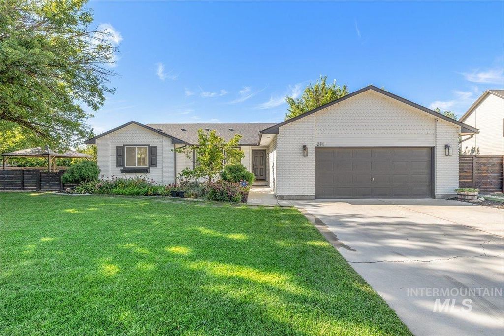 Photo of 2111 Demar Pl, Nampa, ID 83651 (MLS # 98965428)