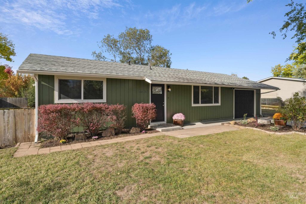 Photo of 10384 W Fox Brush Ct, Boise, ID 83709 (MLS # 98965667)