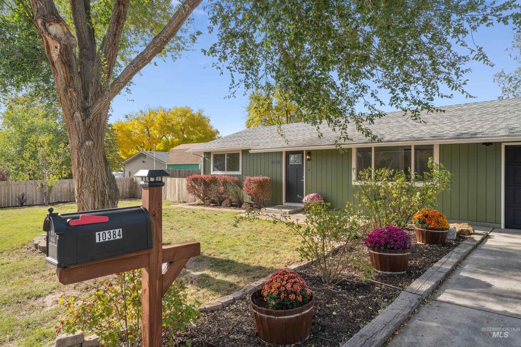 Photo of 10384 W Fox Brush Ct, Boise, ID 83709 (MLS # 98965667)
