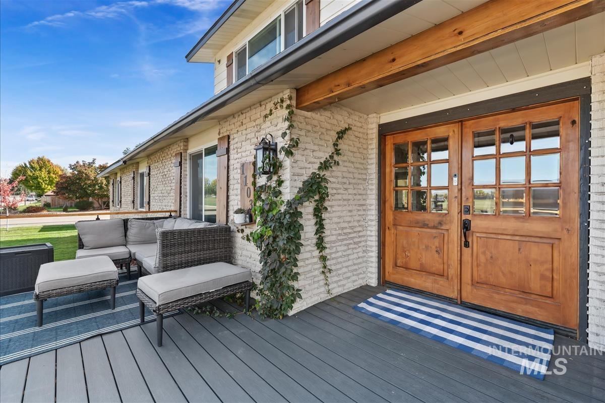 1103 W Camellia Ln
