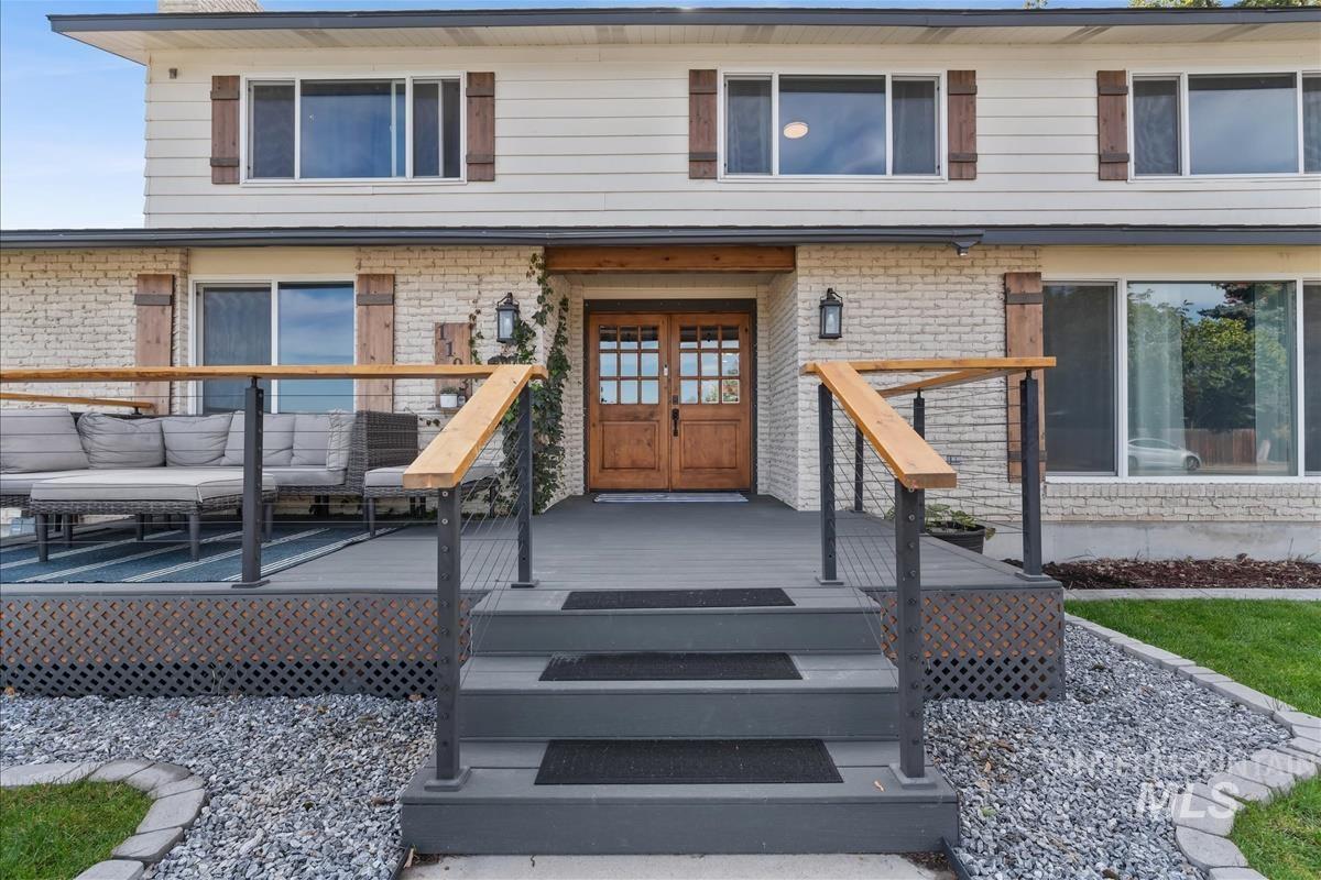 1103 W Camellia Ln