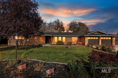 Photo of 204 Hilldrop St, Caldwell, ID 83605 (MLS # 98966982)