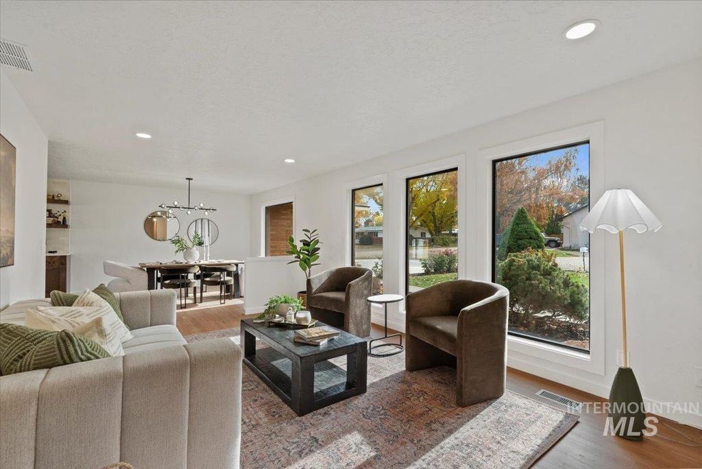 Photo of 204 Hilldrop St, Caldwell, ID 83605 (MLS # 98966982)