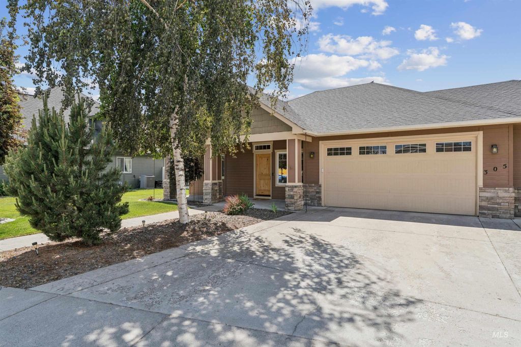 Photo of 305 Crimson Cir E CIR, Fruitland, ID 83619 (MLS # 98986928)