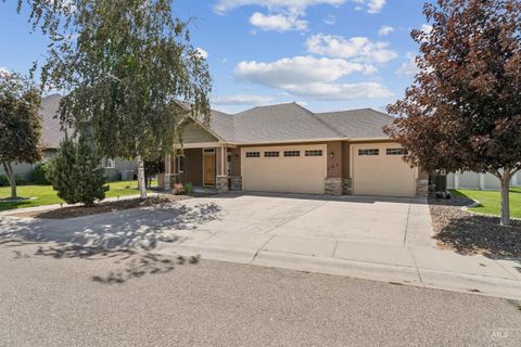 Photo of 305 Crimson Cir E CIR, Fruitland, ID 83619 (MLS # 98986928)
