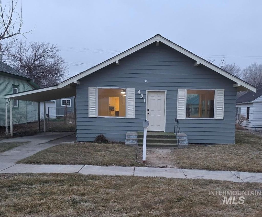 Photo of 421 N 12th Ave, Buhl, ID 83316 (MLS # 98972091)