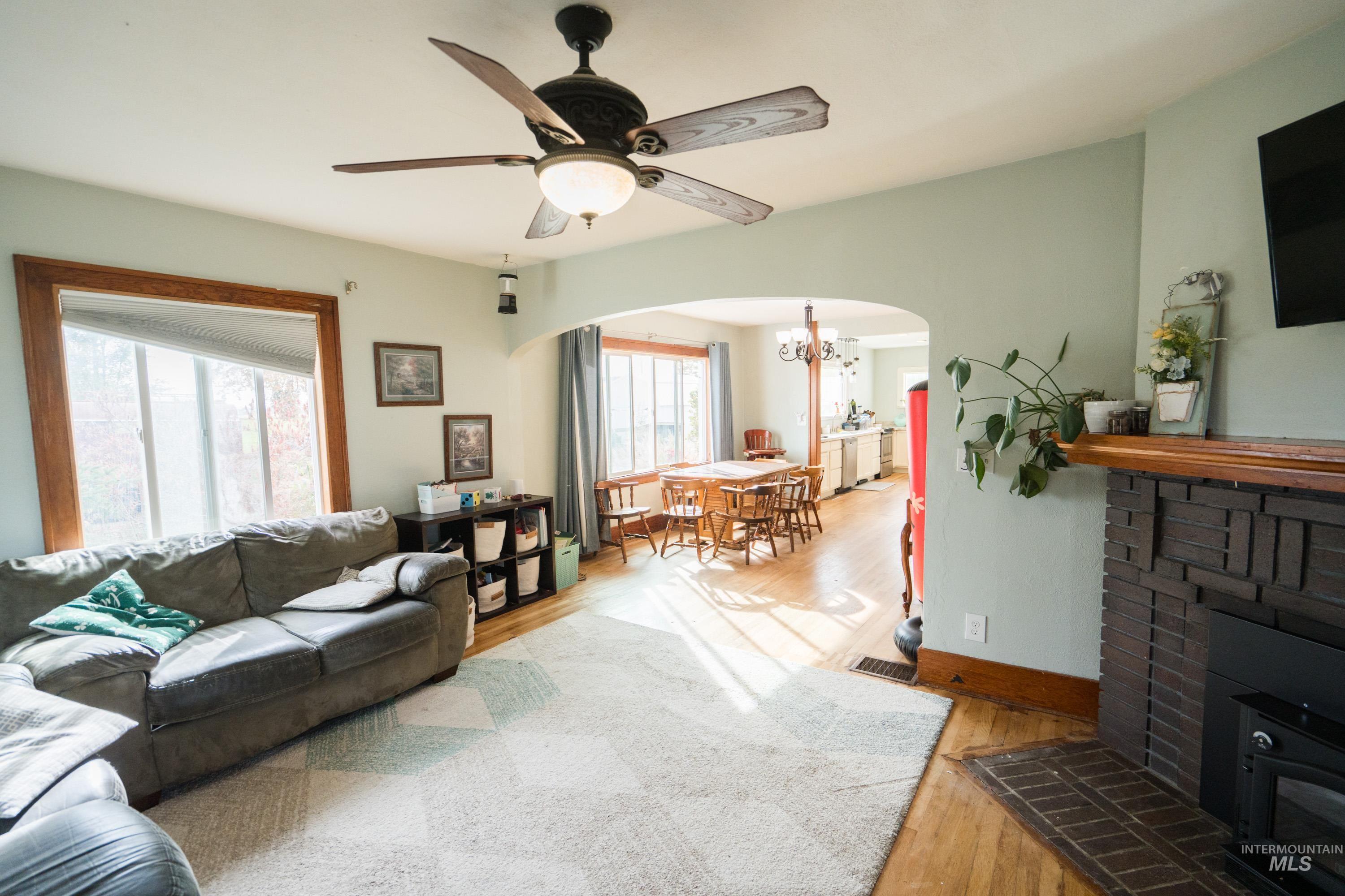 203 S Meridian Rd