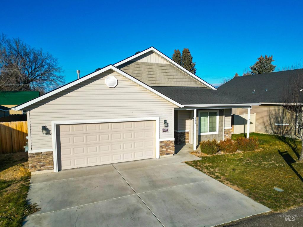 Photo of 947 Americana Circle, Twin Falls, ID 83301 (MLS # 98971811)
