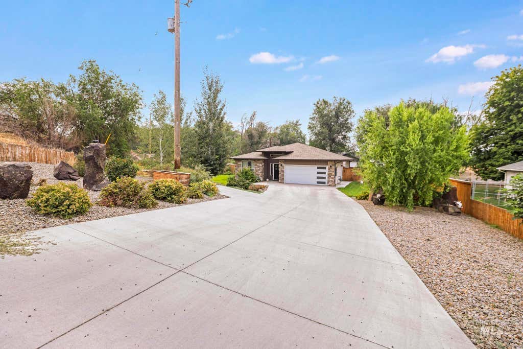 Photo of 517 2nd Ave. W AVE, Wendell, ID 83355 (MLS # 98997396)