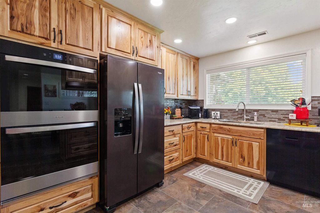 Photo of 675 Mountain View Dr, Twin Falls, ID 83301 (MLS # 98960861)