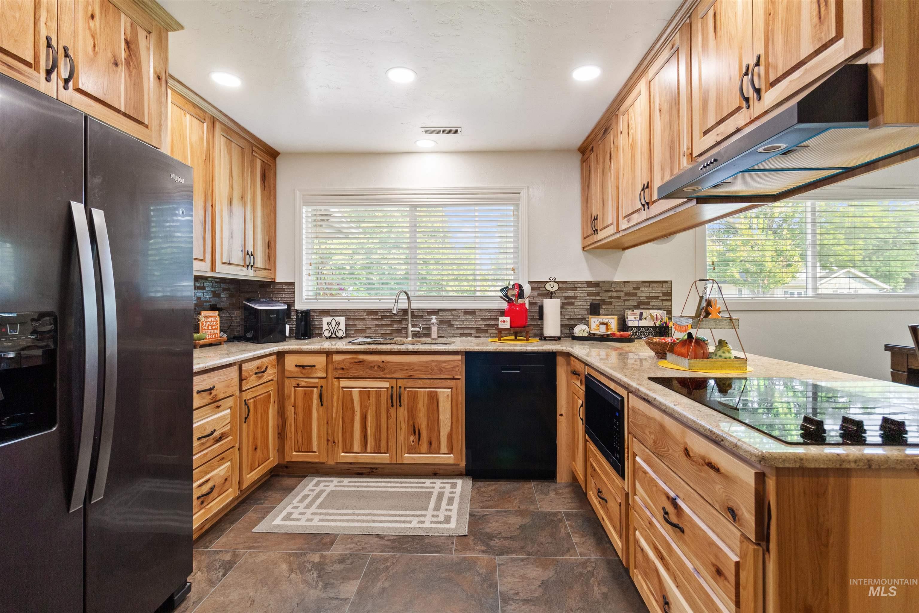 675 Mountain View Dr