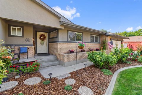 Photo of 675 Mountain View Dr, Twin Falls, ID 83301 (MLS # 98960861)