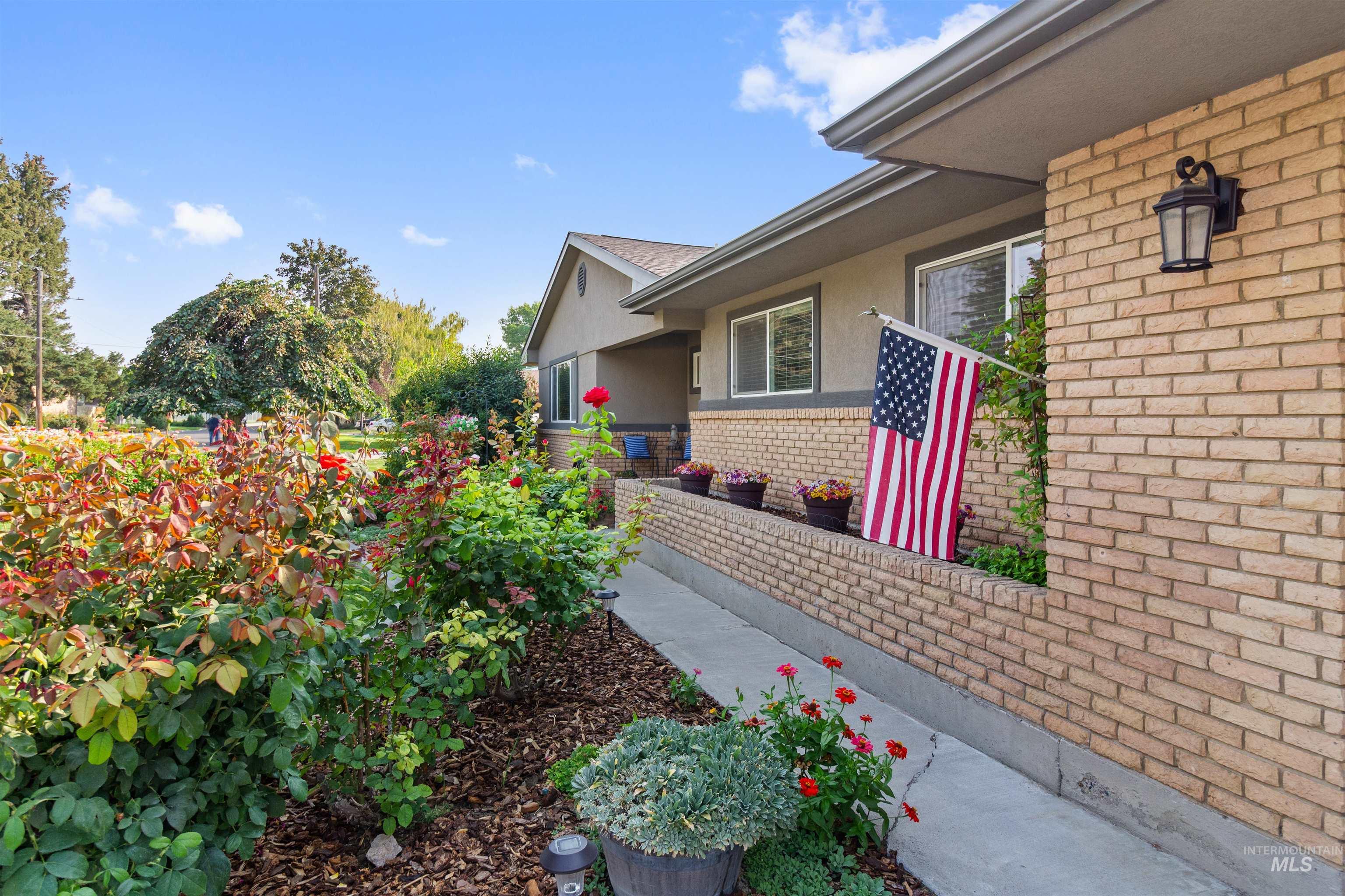 675 Mountain View Dr