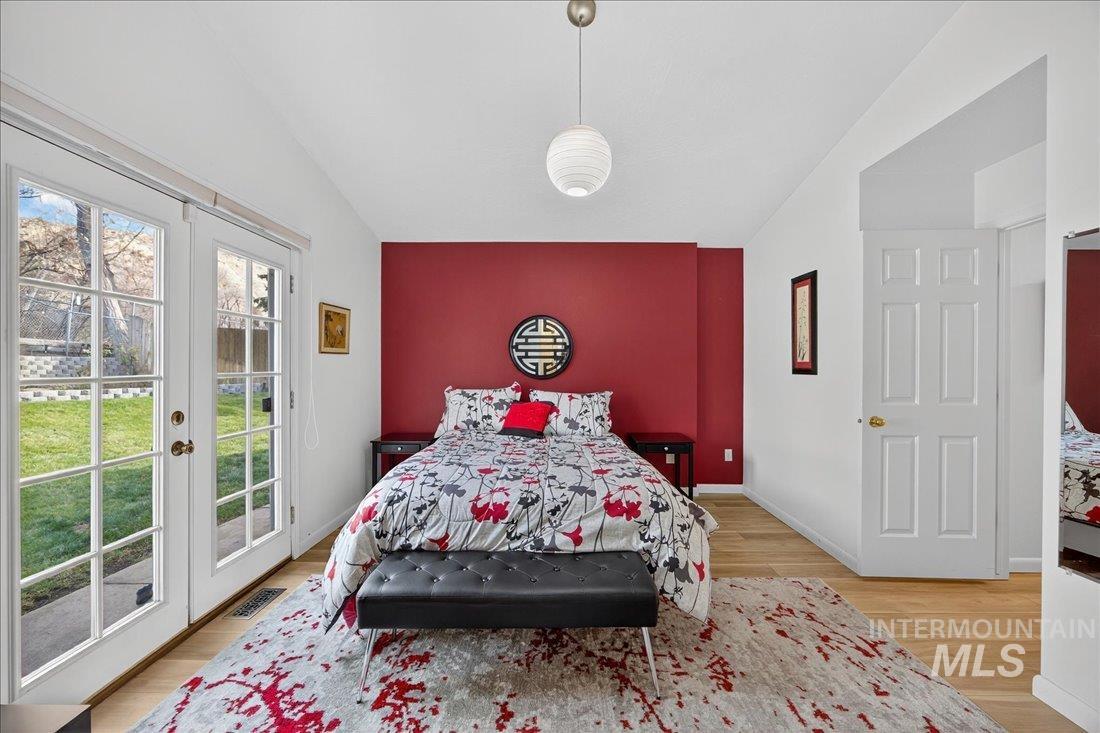 Boise, Idaho 83703, United States, 3 Bedrooms Bedrooms, ,2 BathroomsBathrooms,Residential,Active,248285