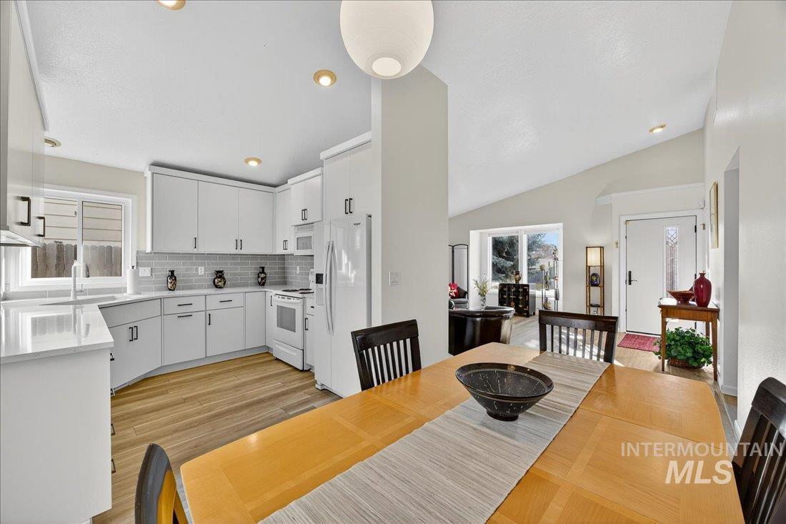 Boise, Idaho 83703, United States, 3 Bedrooms Bedrooms, ,2 BathroomsBathrooms,Residential,Active,248285