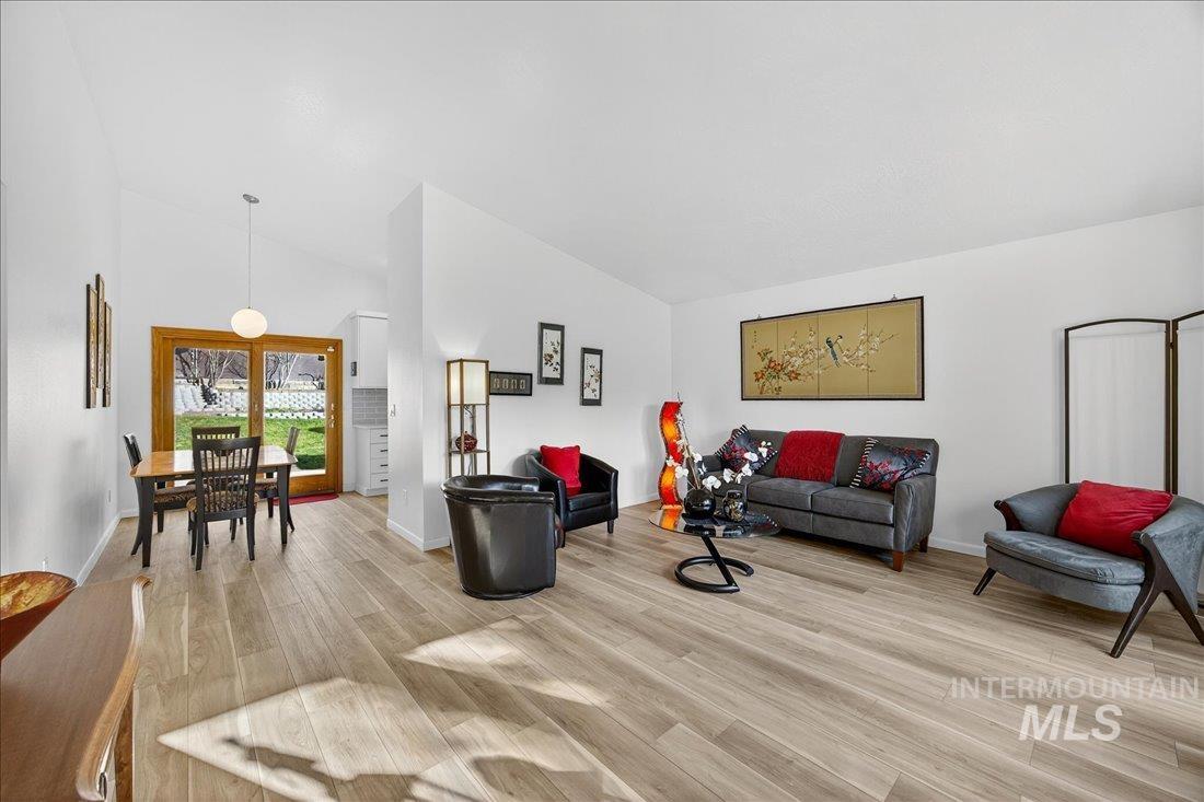 Boise, Idaho 83703, United States, 3 Bedrooms Bedrooms, ,2 BathroomsBathrooms,Residential,Active,248285