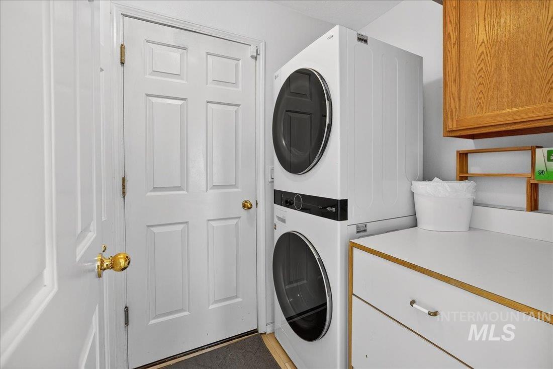 Boise, Idaho 83703, United States, 3 Bedrooms Bedrooms, ,2 BathroomsBathrooms,Residential,Active,248285