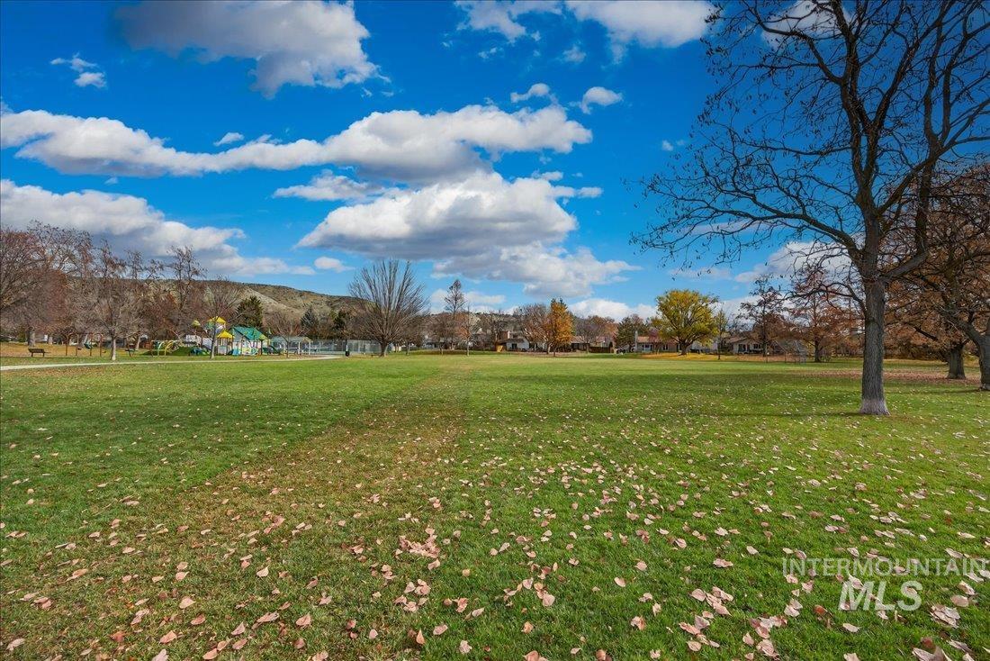 Boise, Idaho 83703, United States, 3 Bedrooms Bedrooms, ,2 BathroomsBathrooms,Residential,Active,248285