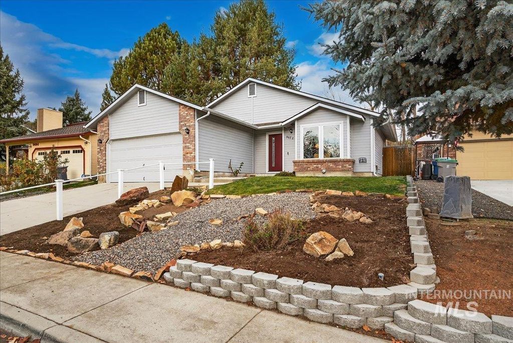 Photo of 5672 W Drawbridge Dr, Boise, ID 83703 (MLS # 98968517)