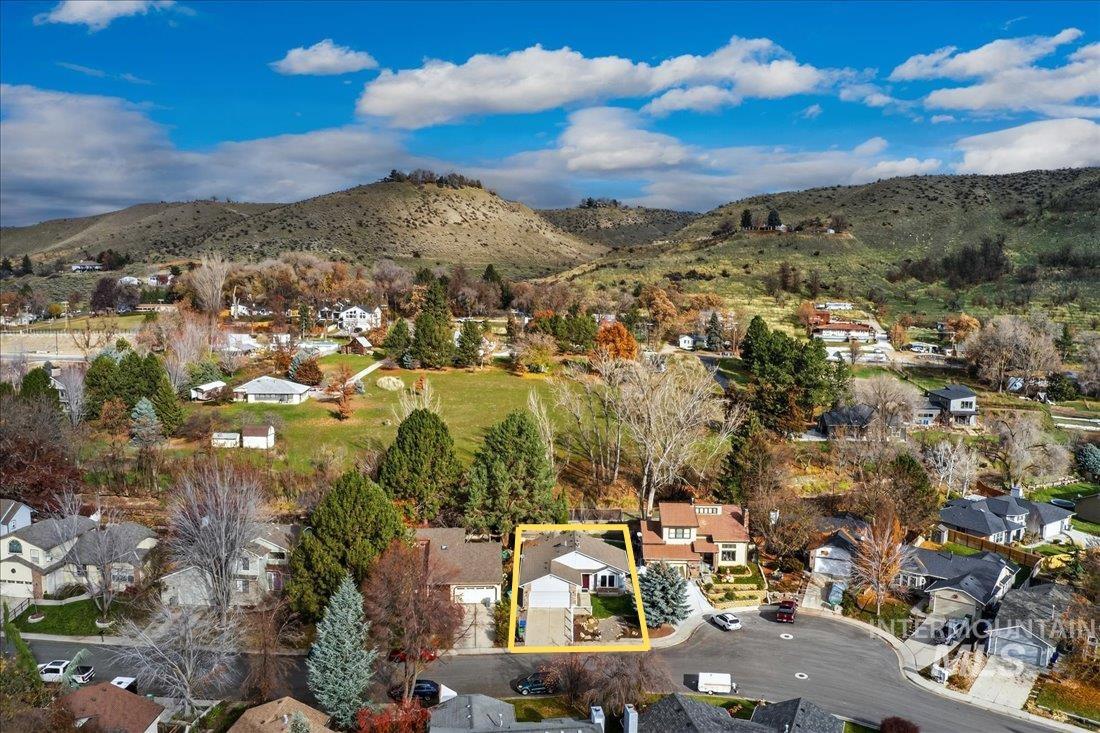 Boise, Idaho 83703, United States, 3 Bedrooms Bedrooms, ,2 BathroomsBathrooms,Residential,Active,248285