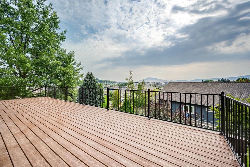 Photo of 1640 Lorien Lane, Moscow, ID 83843 (MLS # 98959642)