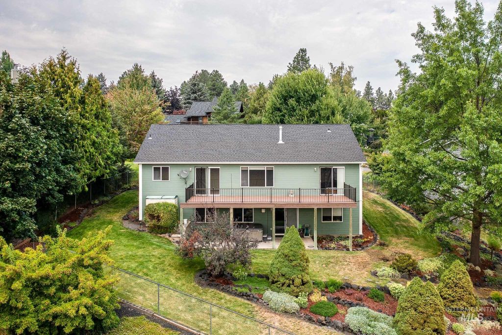 Photo of 1640 Lorien Lane, Moscow, ID 83843 (MLS # 98959642)