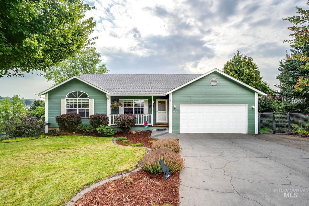 Photo of 1640 Lorien Lane, Moscow, ID 83843 (MLS # 98959642)