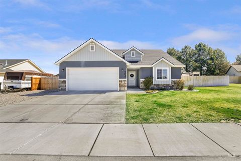 Photo of 4037 N Blue Cascade Ct E, Buhl, ID 83316 (MLS # 98980146)