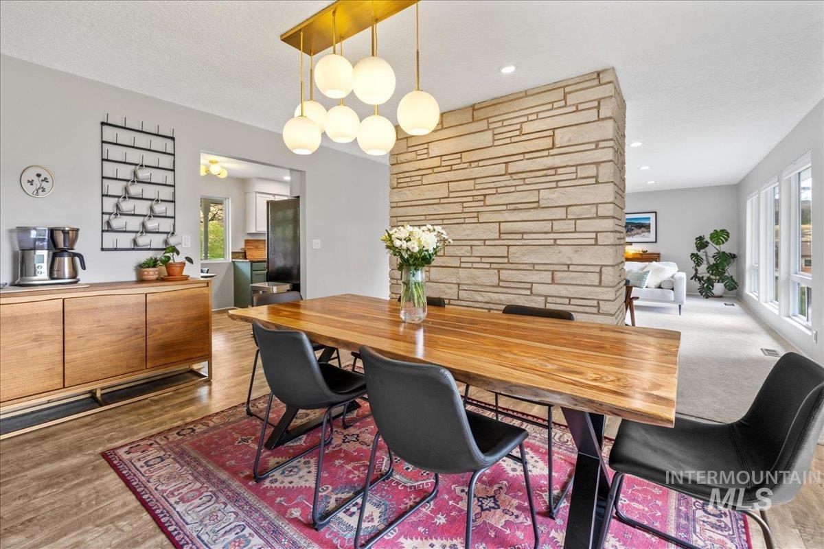 Boise, Idaho 83702, United States, 5 Bedrooms Bedrooms, ,3 BathroomsBathrooms,Residential,Pending,42600